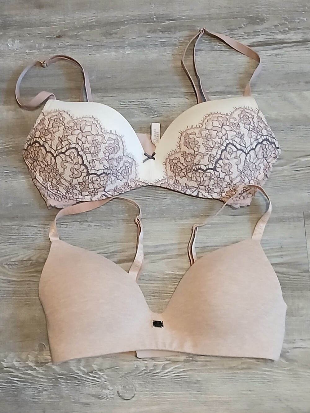 Lot Of 2 Like New Lightly Lined Wireless Converible Victoria's Secret Bras 34D